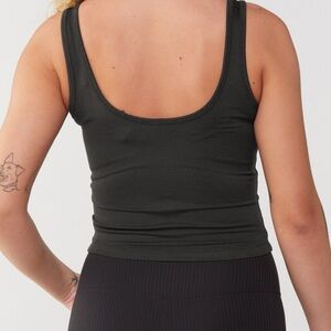 Vuori Halo Essential tank, excellent condition large, black
